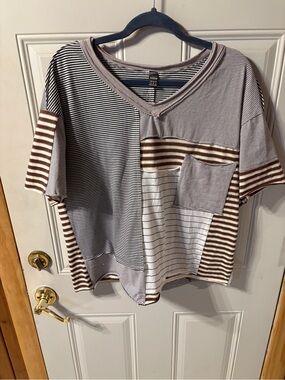 SHEIN Striped Patchwork V-Neck Tee in Brown and White Size Medium